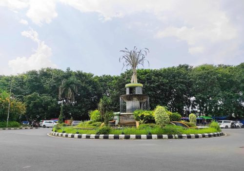 Landscape,Photo,Monument,Statue,Of,A,Hand,Harvesting,Rice,,Which